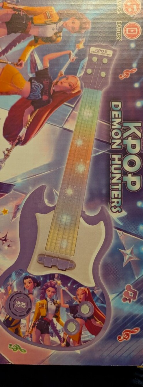 New K-pop Demon Hunters Guitar Plays Kpop Song